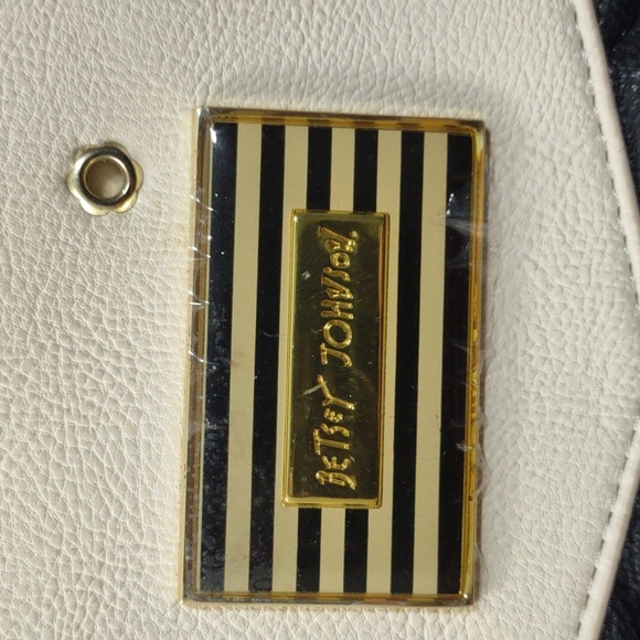 PRE USED BETSEY JOHNSON CREAM AND BLACK BOW TIE LIP STICK QUILTED SATCHEL - Picture 2 of 14